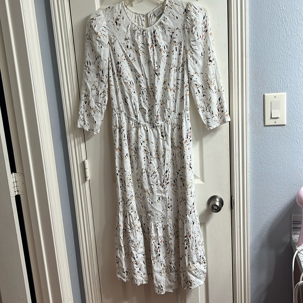 Elegant White Patterned Dress
